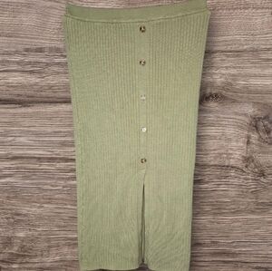 Chic Sage Green Ribbed Midi Skirt with Front Button Detail Size Large